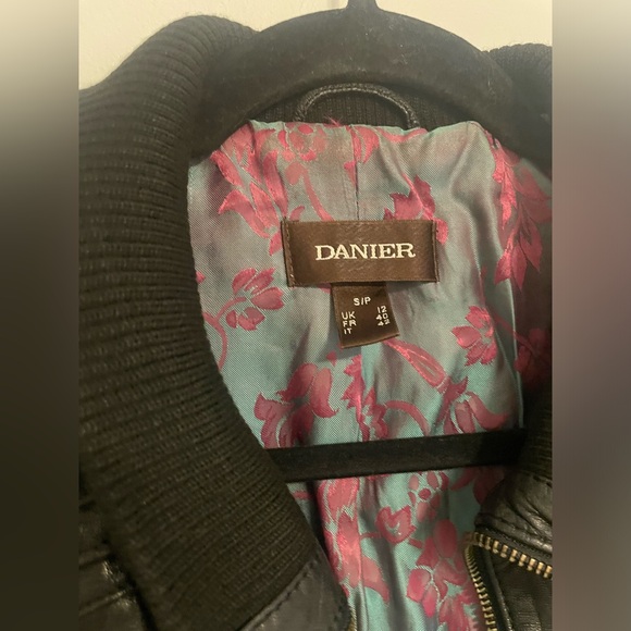 Leather jacket - Picture 4 of 8